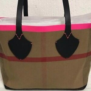 Burberry THE MEDIUM GIANT REVERSIBLE TOTE IN CANVAS AND LEATHER